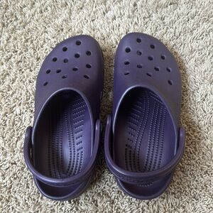 Unisex Adult Crocs, Women’s Size 7, Men's Size 5, Purple